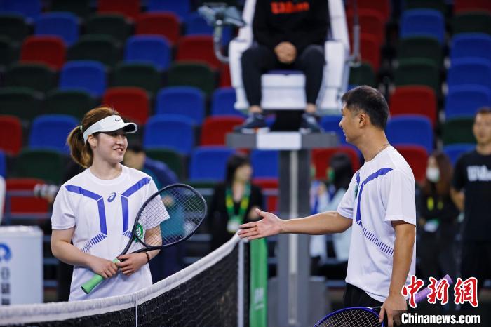 “一球致胜”让网球业余爱好者实地获得大师级