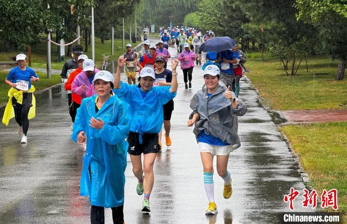 北京卢沟桥醒狮越野跑在园博园举行:纪念抗日