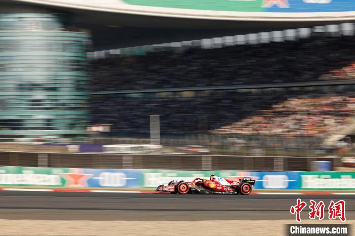 2025F1中国站启幕 新老车手碰撞 女性力量崛起