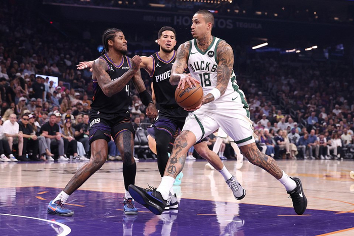 布克关键战低迷陷困境 太阳五连败陷季后赛边缘