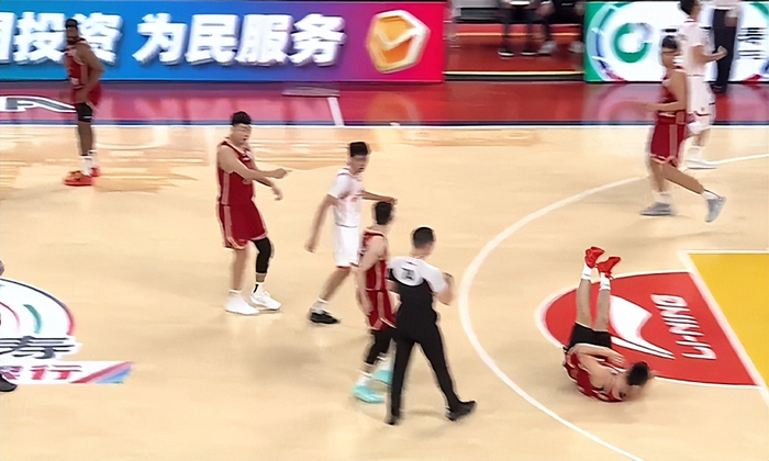 张宁三度小动作引争议，卢鹏羽反扑遭裁判忽视