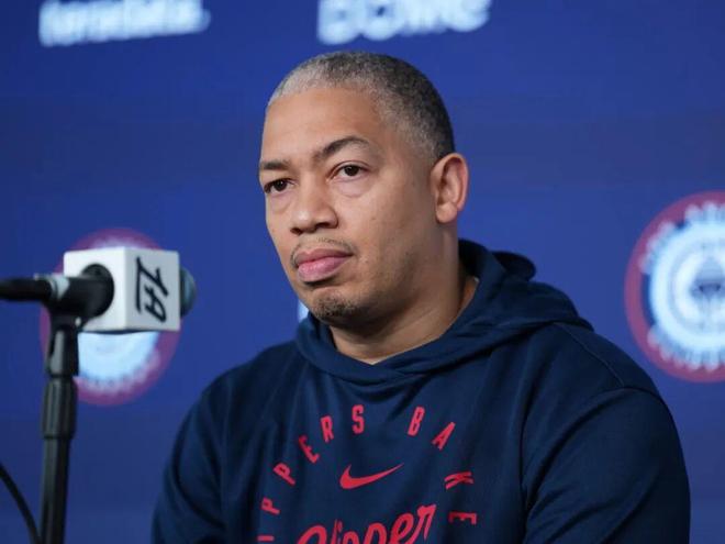 快船逆袭西部前三：伦纳德神迹助球队完成52场