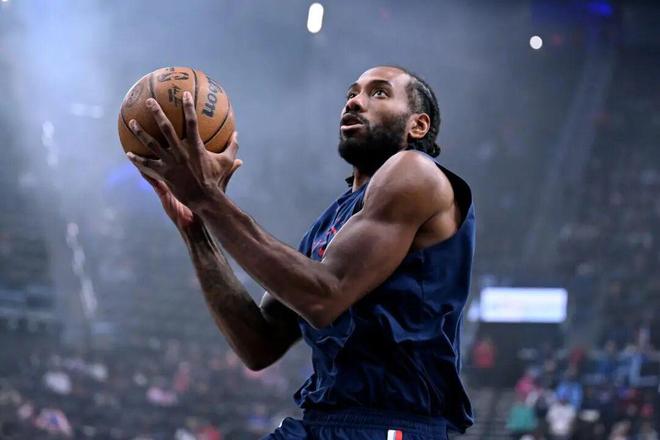 快船逆袭西部前三：伦纳德神迹助球队完成52场