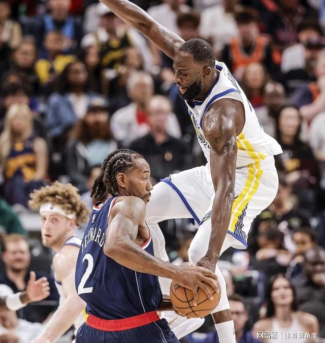 勇士末节狂轰43分逆转快船 离奇赛季落幕