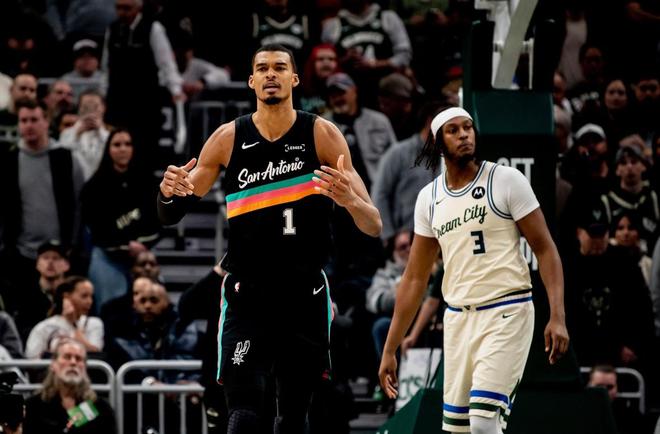 雄鹿惨败32分彻底无缘季后赛 字母哥或离队引热